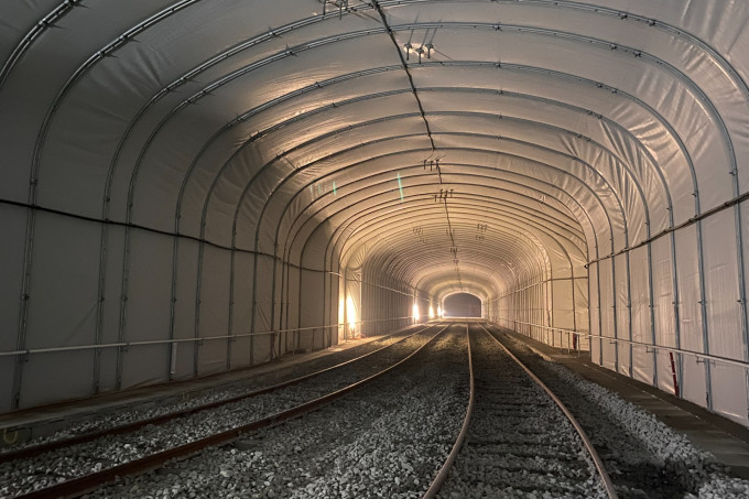 Løvstakk/Bybana (NO) – Light membrane vault (Tunnelduk) against dripping water.